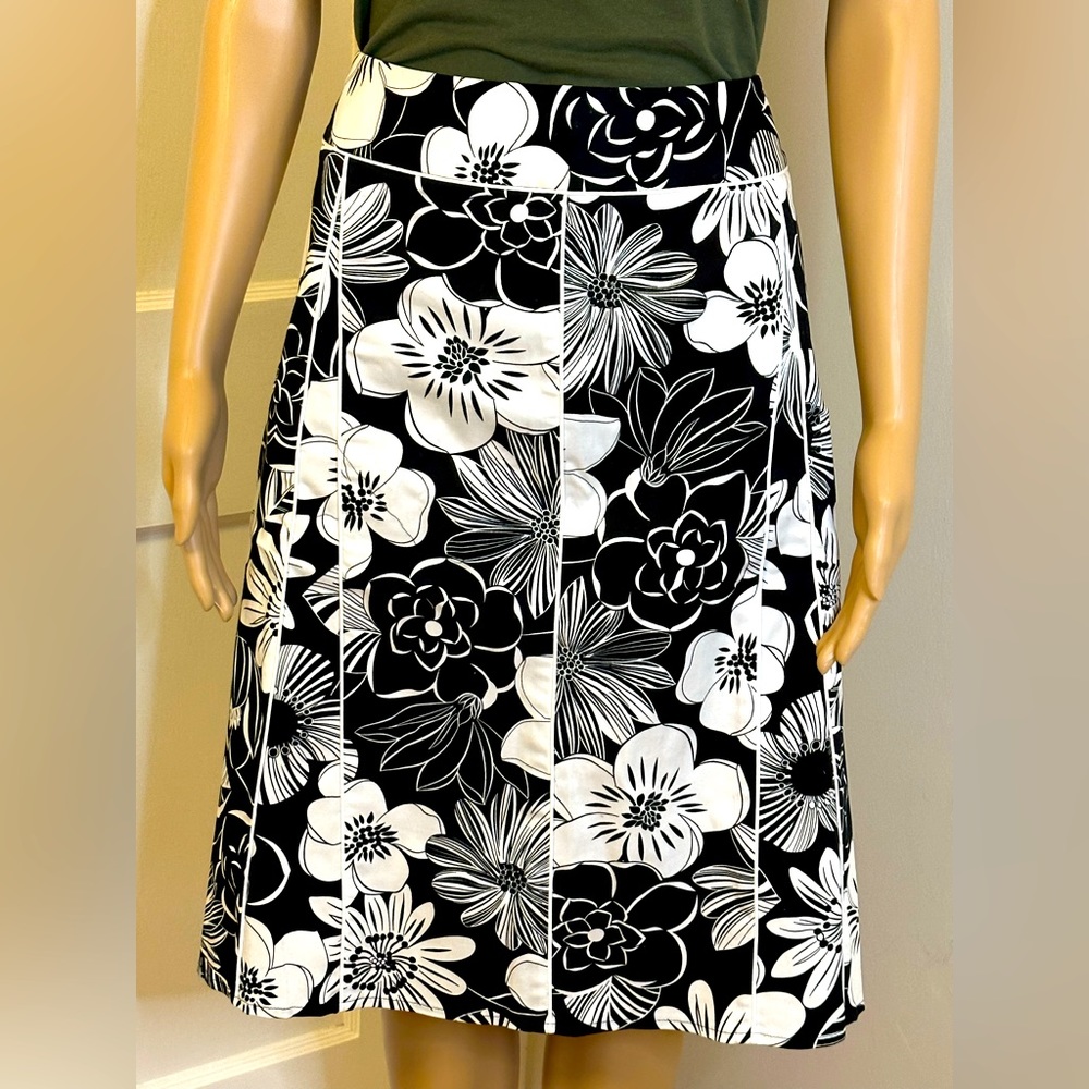 New - Beautiful Women floral Midi Skirts - Size 16